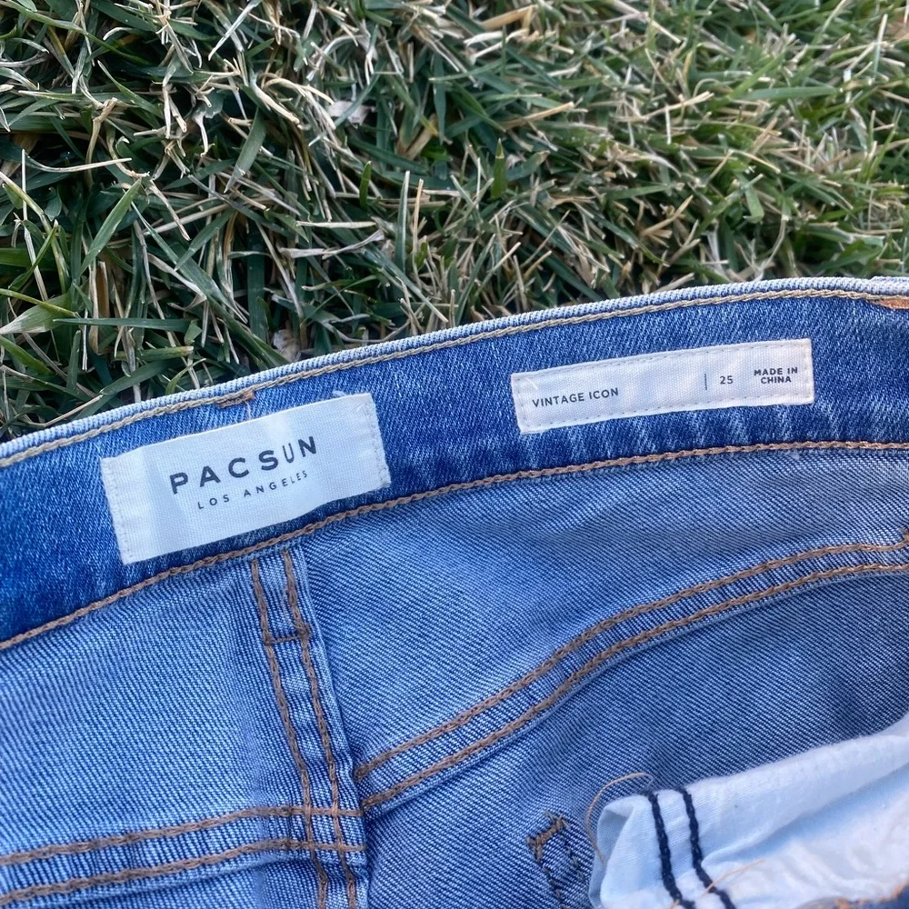 Pacsun Vintage Icon Distressed Light Wash Mom Jeans Denim Ripped Straight leg